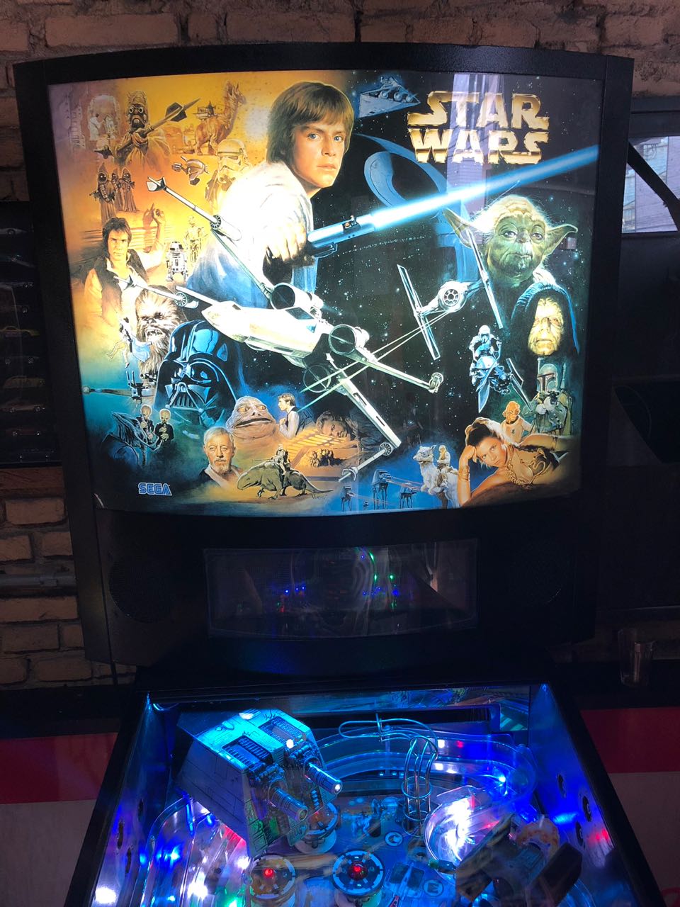 Uma máquina de pinball retrô